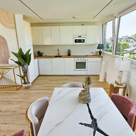 Beautiful New Rooftop Loft -15 Min To Octoberfest *