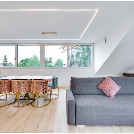 Beautiful New Rooftop Loft -15 Min To Octoberfest