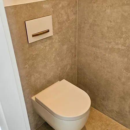Apartment Beautiful New Rooftop Loft -15 Min To Octoberfest *