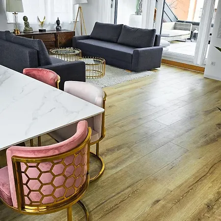 Beautiful New Rooftop Loft -15 Min To Octoberfest Διαμέρισμα *
