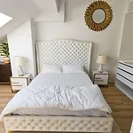 Beautiful New Rooftop Loft -15 Min To Octoberfest
